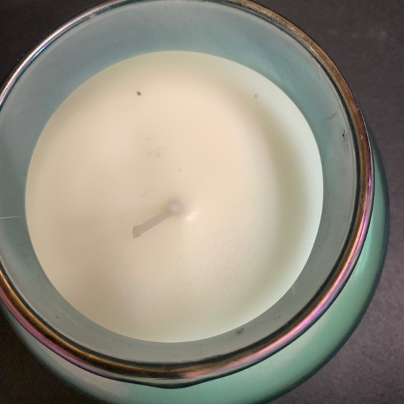 Scott Living “Nature Walk” candle - Picture 2 of 3